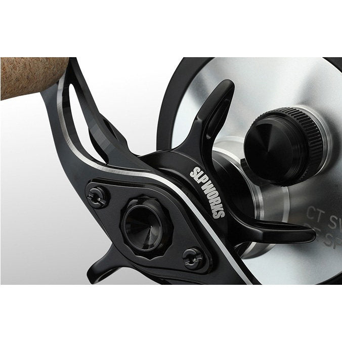 DAIWA 2025 SLP Works Millionaire CT SV 70H Special-SLPW Manivela Direita